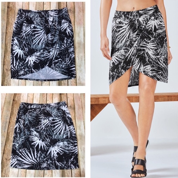 Fabletics Dresses & Skirts - 🌴Fabletics Clarissa Palm Skirt 🌴